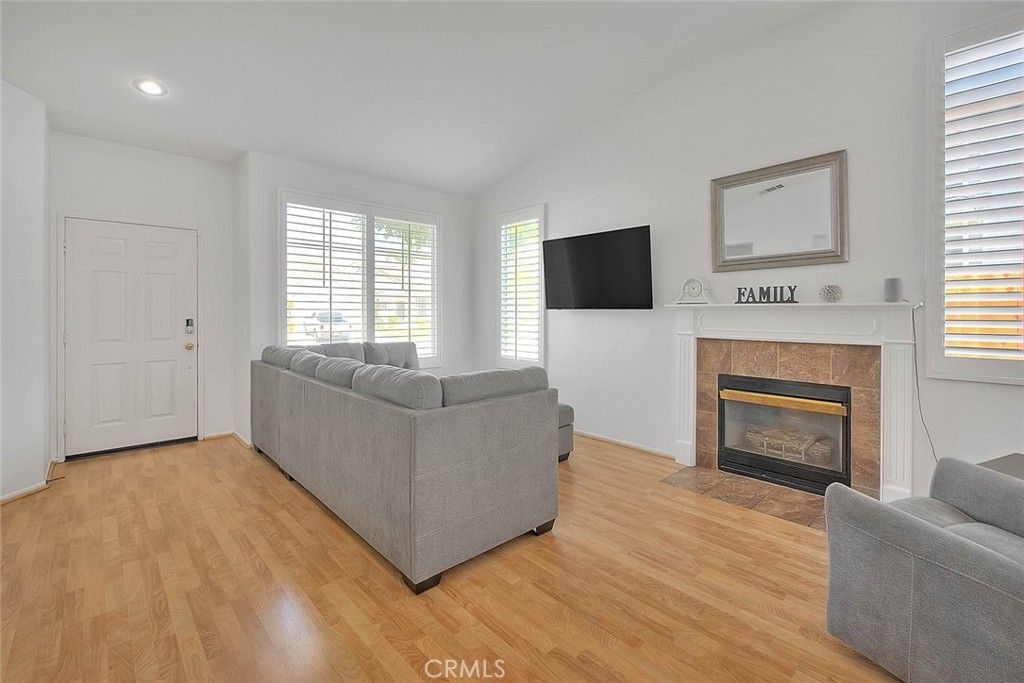 listing image 130722643474822824604
