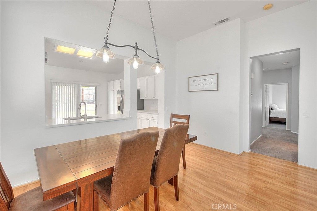 listing image 130724756657445641908