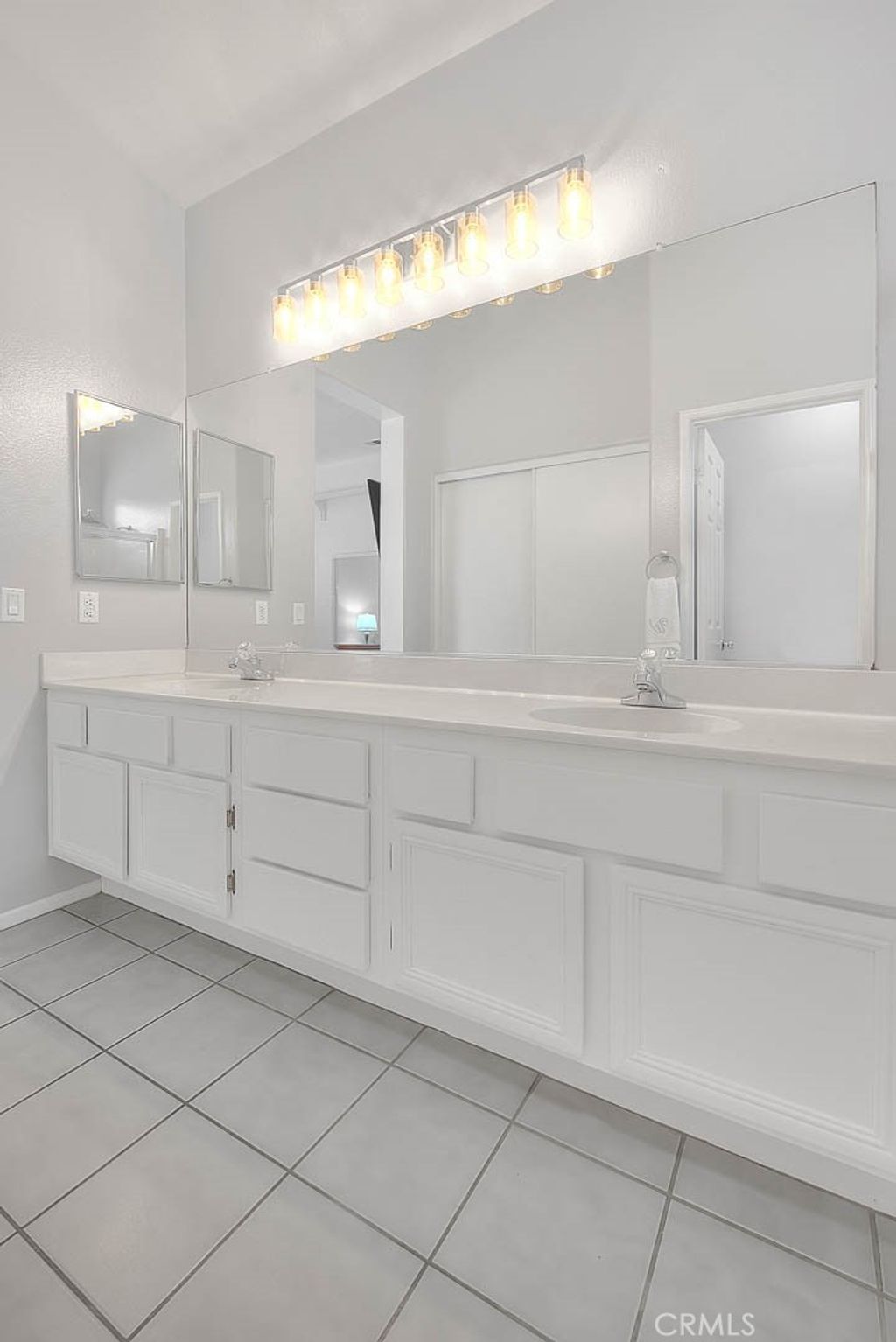 listing image 130729846396366920700