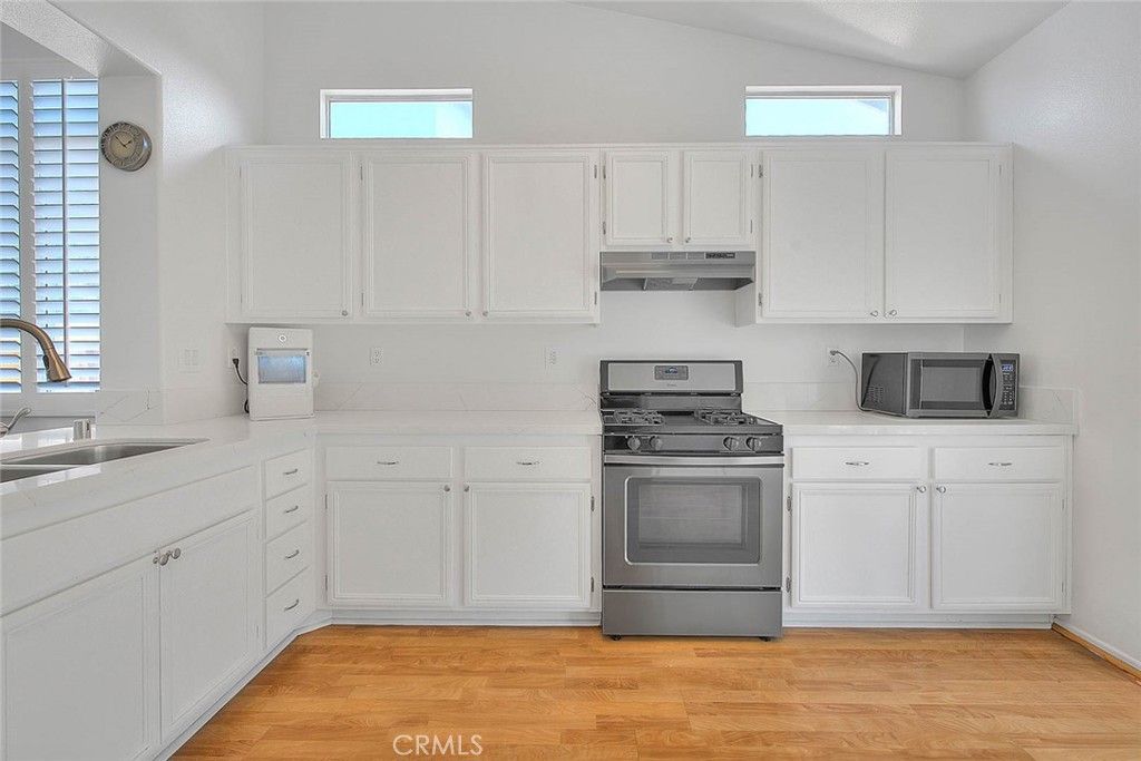 listing image 130726001984874179533