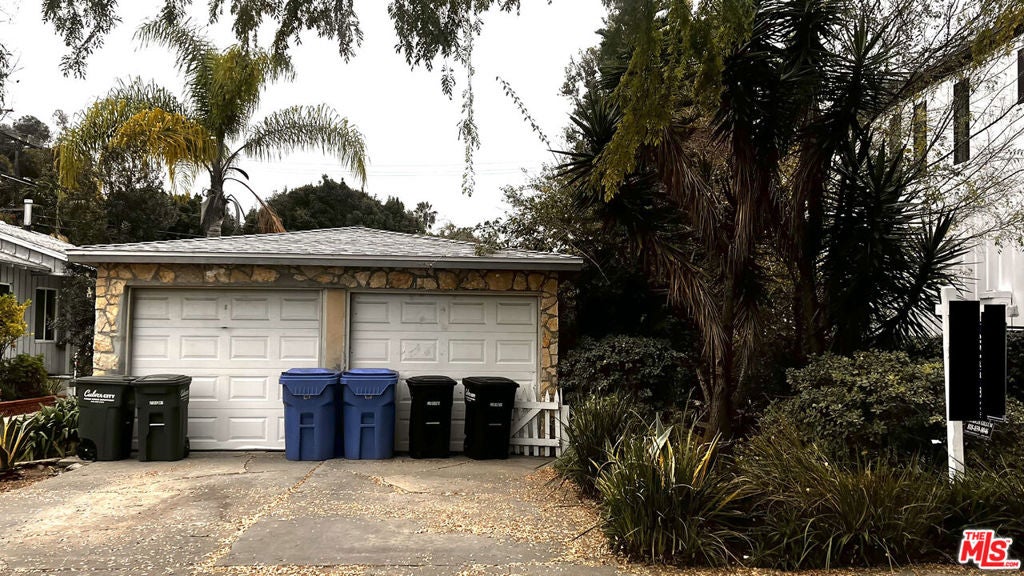 Photo of 8894 Hubbard Street, Culver City, CA 90232 (MLS # 26991327)