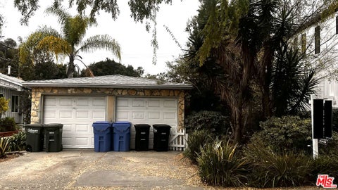 Photo of 8894 Hubbard Street, Culver City, CA 90232 (MLS # 26991327)