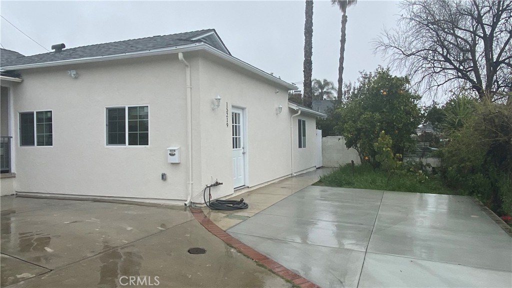 Welcoming new single story ADU built in 2023 located in a great area of Panorama City. This ADU is ready to move in. Great floor plan includes 2 bedrooms and 2 bathrooms with 785 sqft. The kitchen includes gas stove, in a separate room includes washer and dryer. This unit is close to the 405 freeway, multiple retail stores and restaurants.