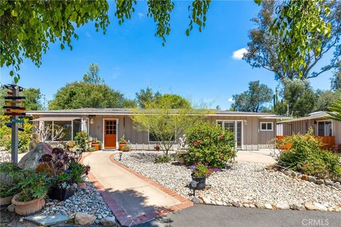 Photo of 1256 E Fallbrook St, Fallbrook, CA 92028 (MLS # ND26079472)