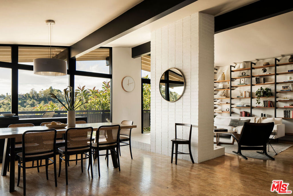 2825 La Cuesta Drive