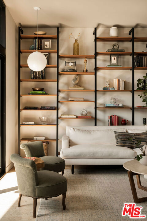 2825 La Cuesta Drive