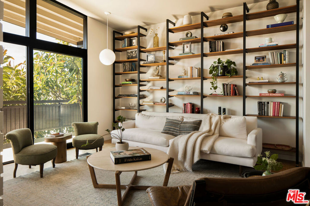 2825 La Cuesta Drive