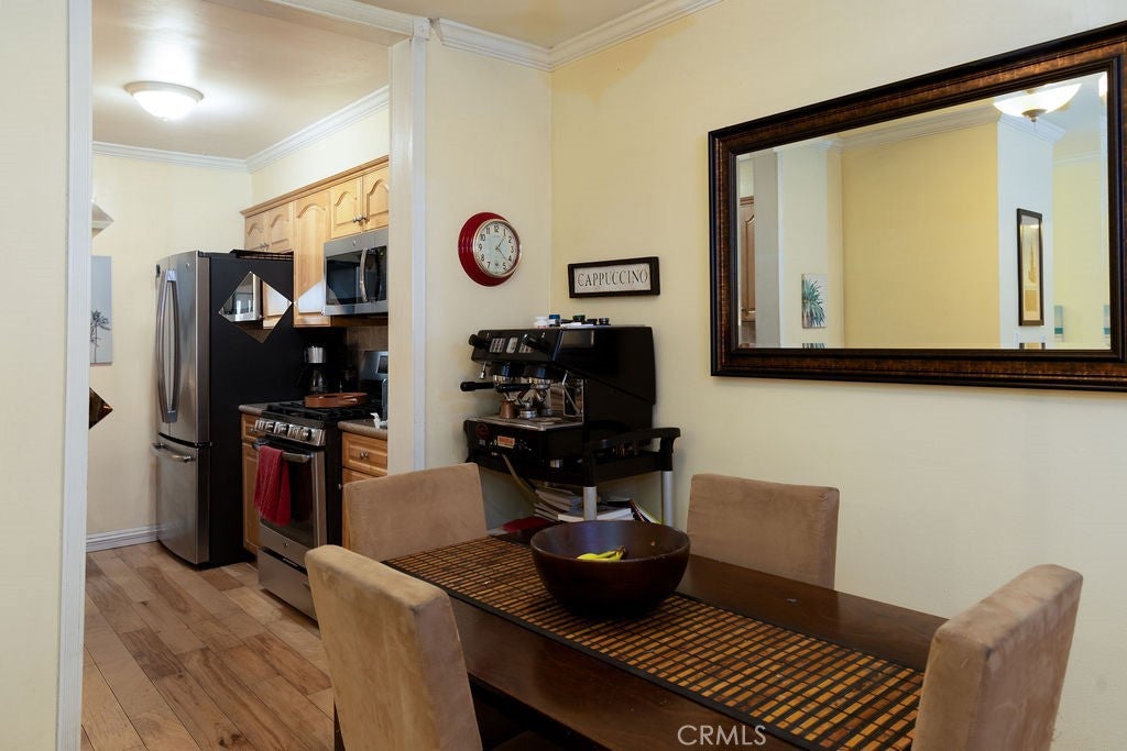Photo of 15344 Weddington Street #104, Sherman Oaks, CA 91411 (MLS # SR26183067)
