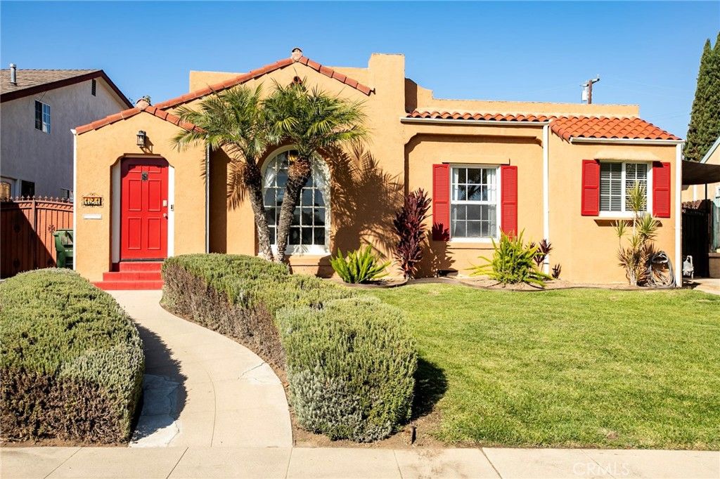 Photo of 121 W Fairview Blvd, Inglewood, CA 90302 (MLS # PW26004473)