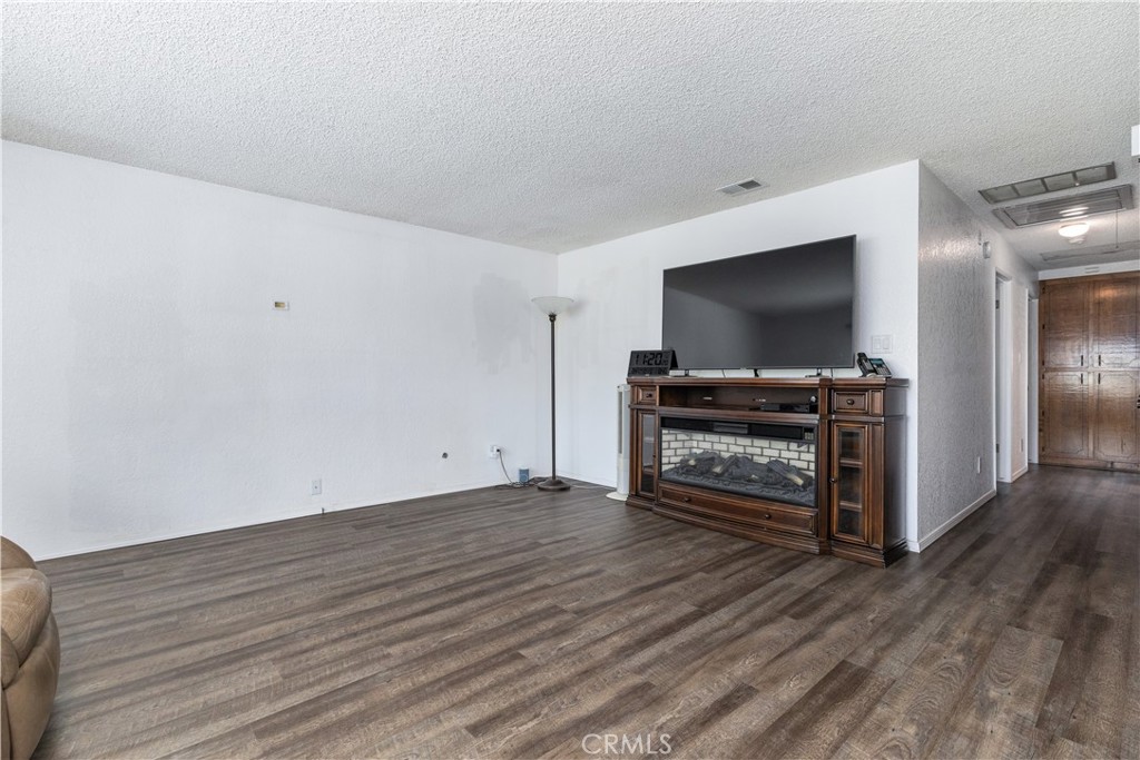 5095 Whispering Oak Way