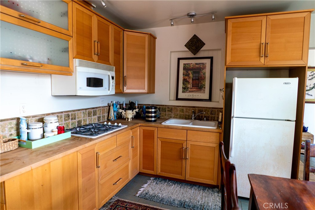 5106 N Glendora