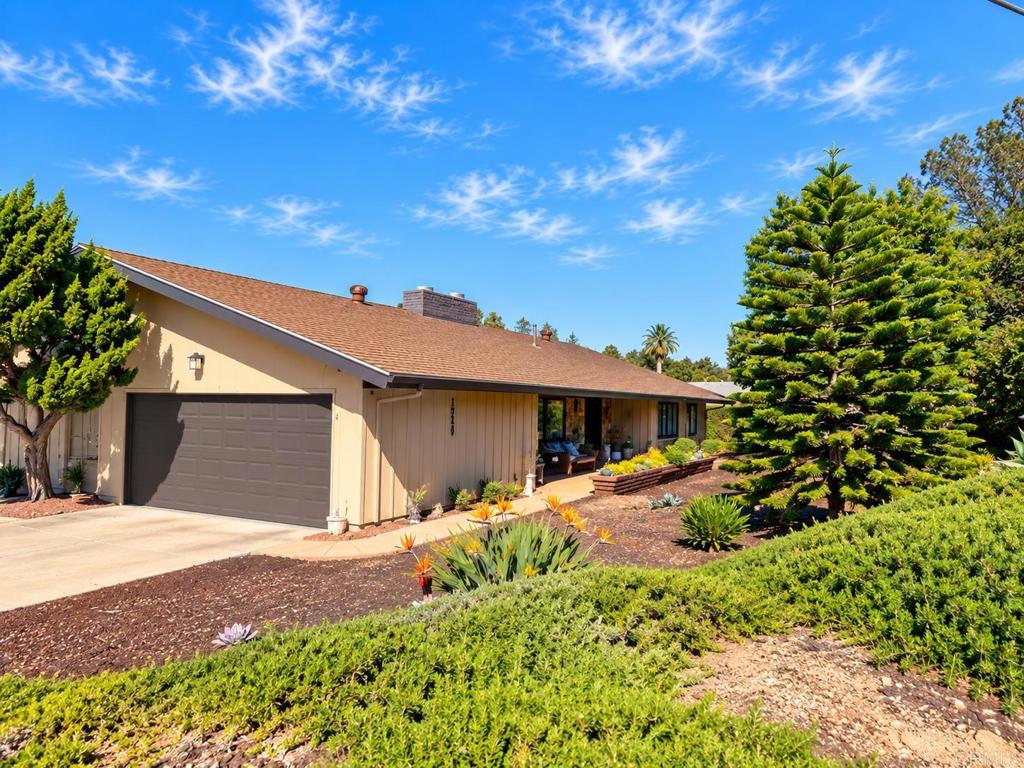 1095 Calle Mesita
