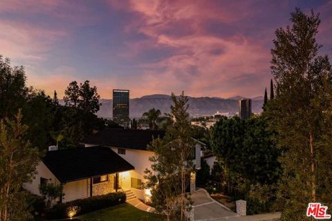 Tiny photo for 10832 Wrightwood Lane, Studio City, CA 91604 (MLS # 26642189)