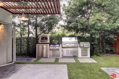 Tiny photo for 10832 Wrightwood Lane, Studio City, CA 91604 (MLS # 26642189)