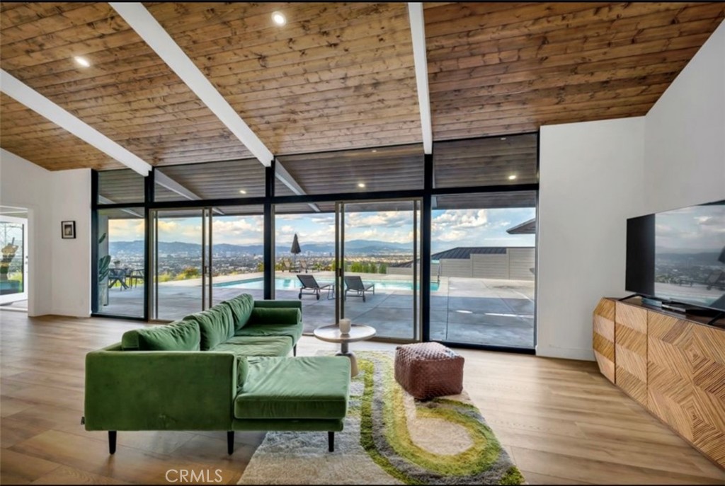 4139 S Cloverdale Avenue