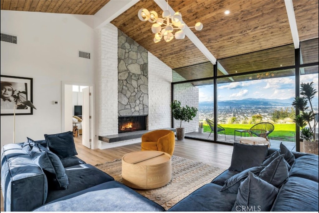 4139 S Cloverdale Avenue