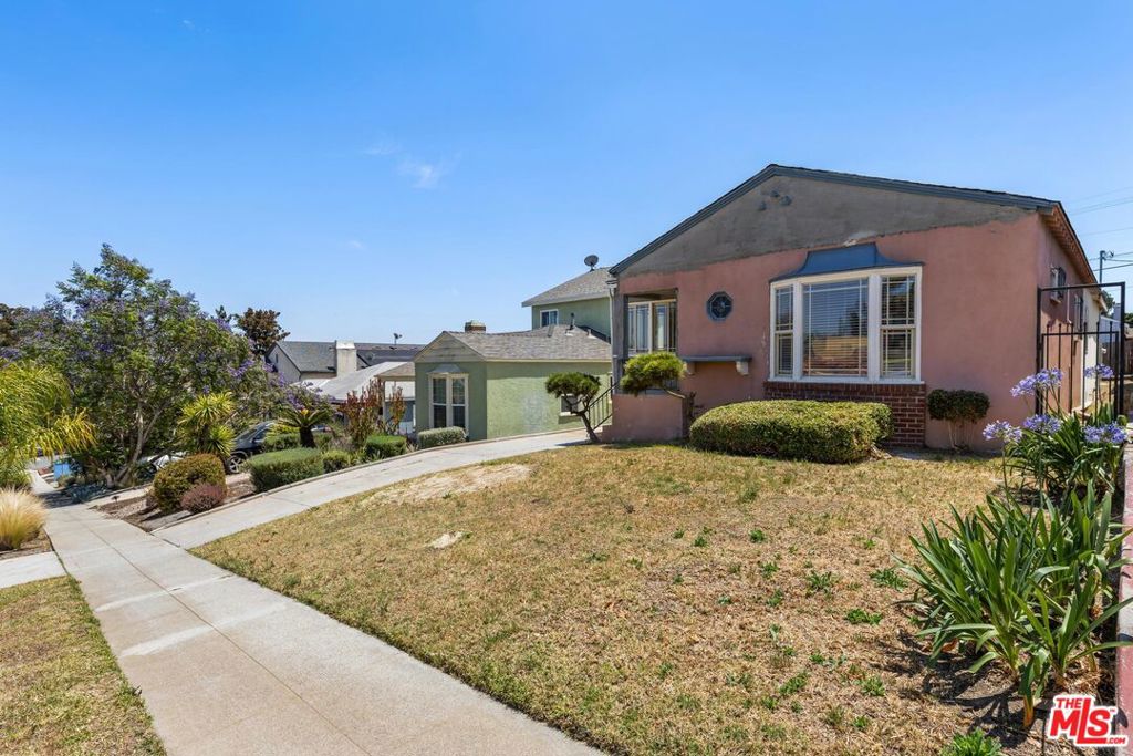 4218 W 58th Place