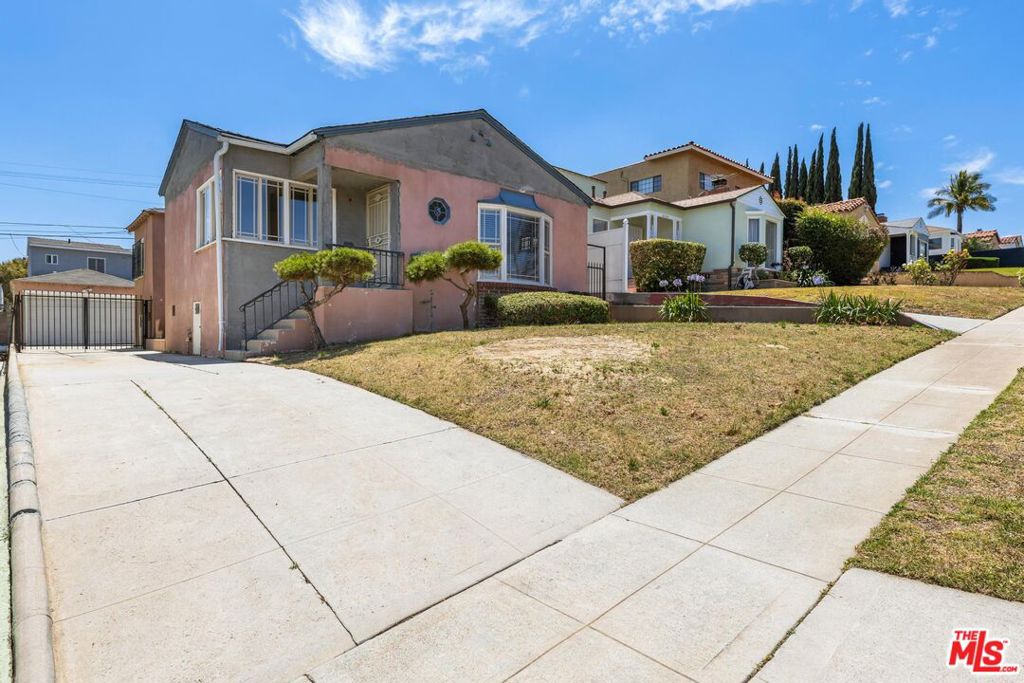 4218 W 58th Place
