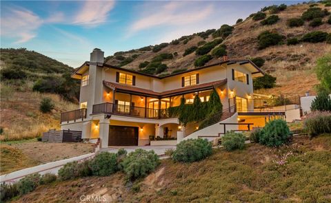 Photo of 18 Morgan Rd, Bell Canyon, CA 91307 (MLS # SR26090495)