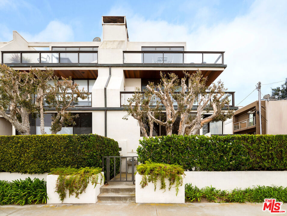 6209 Pacific Avenue 104