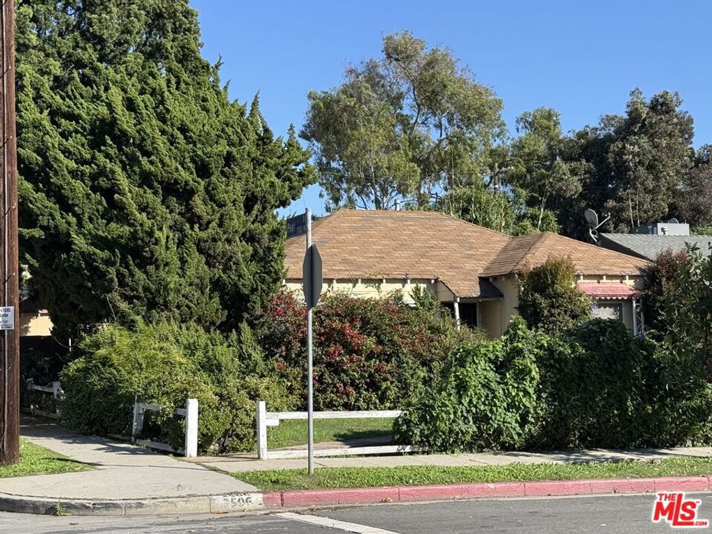 Photo of 2506 Corinth Avenue, Los Angeles, CA 90064 (MLS # 26635635)