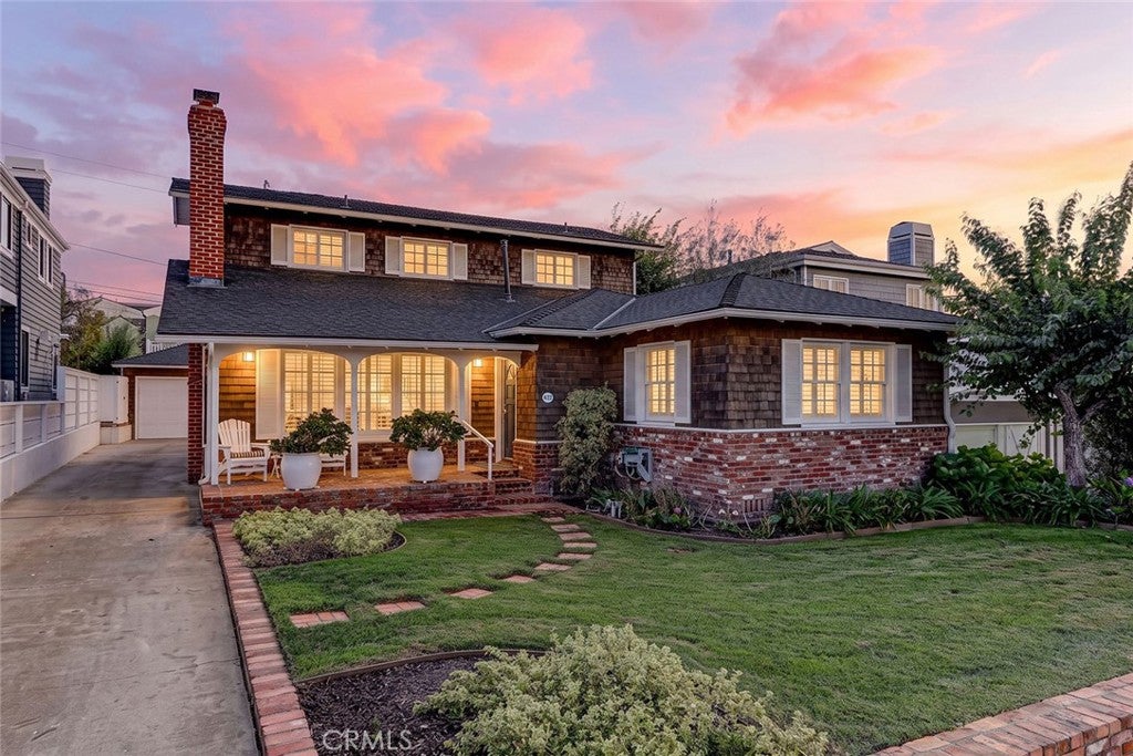 Photo of 622 18th Street, Manhattan Beach, CA 90266 (MLS # SB26226058)