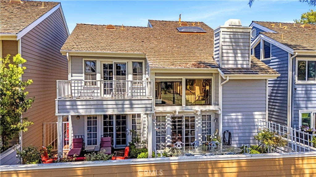 6068 Avenida De Castillo