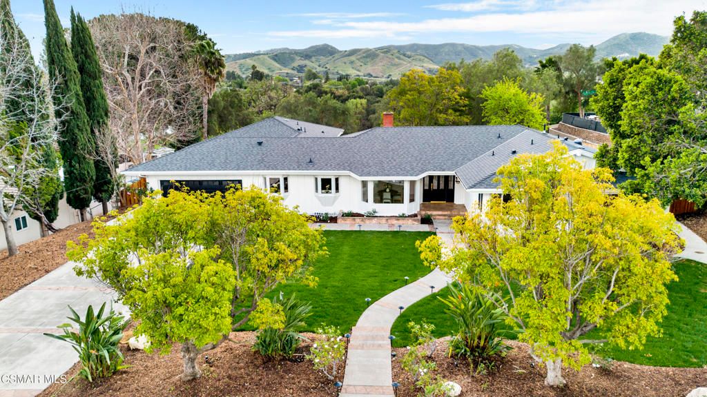 Photo of 1154 La Jolla Drive, Thousand Oaks, CA 91362 (MLS # 226000689)