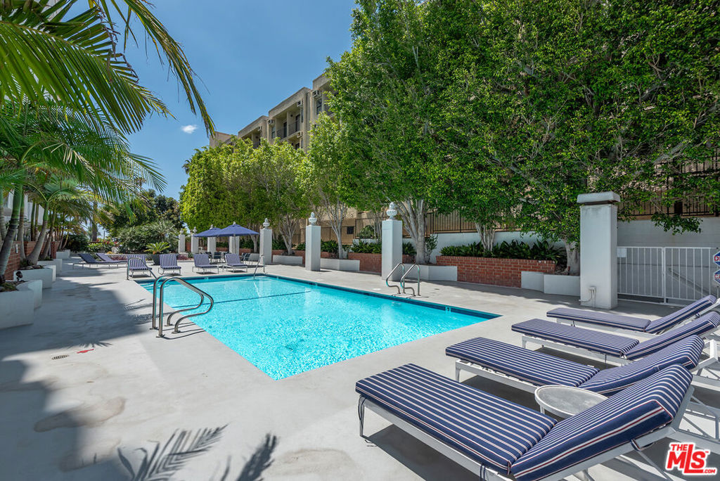 7135 Hollywood Boulevard 206