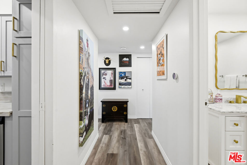 7135 Hollywood Boulevard 206