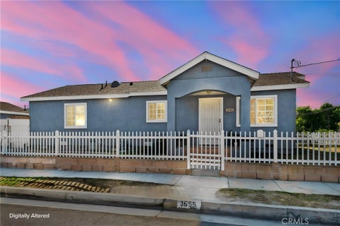 Photo of 3655 Webster AVE, Long Beach, CA 90810 (MLS # WS26206688)