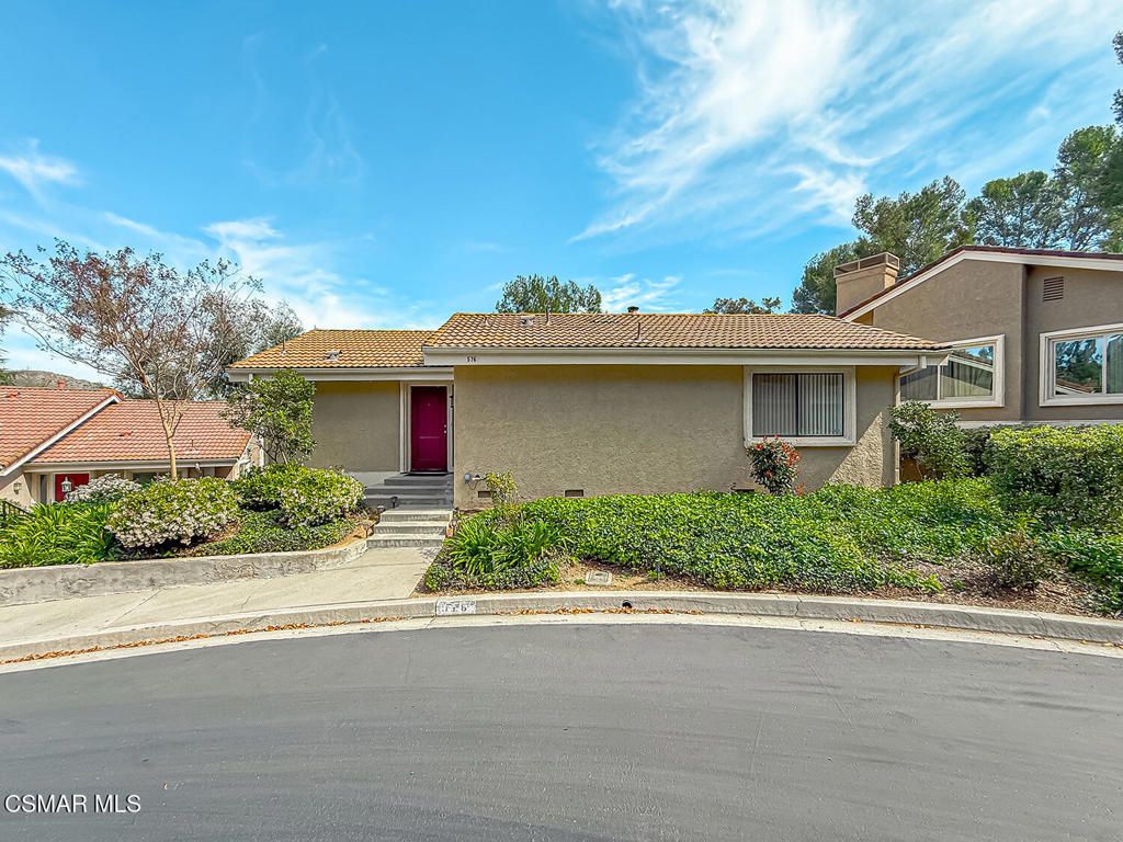 Photo of 576 Calle De Las Ovejas, Oak Park, CA 91377 (MLS # 226001168)