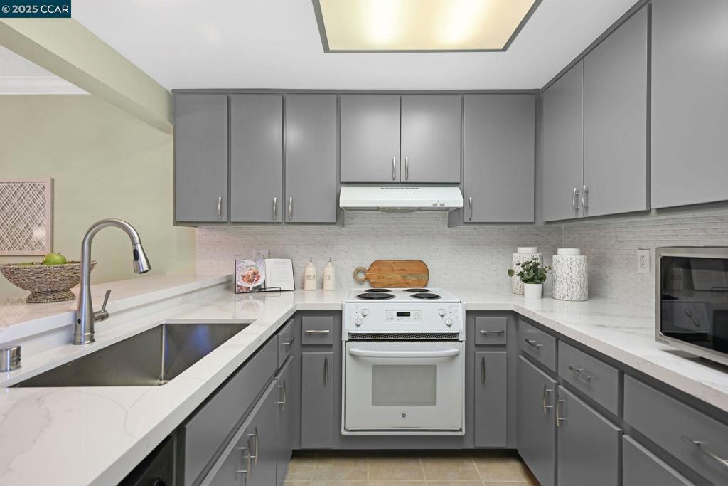 ROSSMOOR - Residential Lease