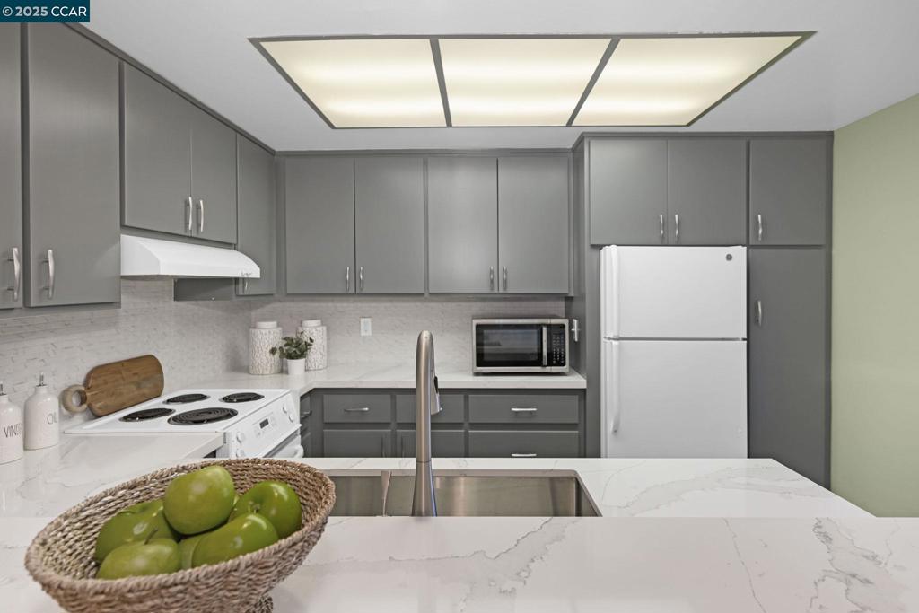 ROSSMOOR - Residential Lease