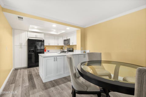 Tiny photo for 721 Blue Oak Avenue, Thousand Oaks, CA 91320 (MLS # 226004353)