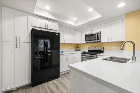 Tiny photo for 721 Blue Oak Avenue, Thousand Oaks, CA 91320 (MLS # 226004353)