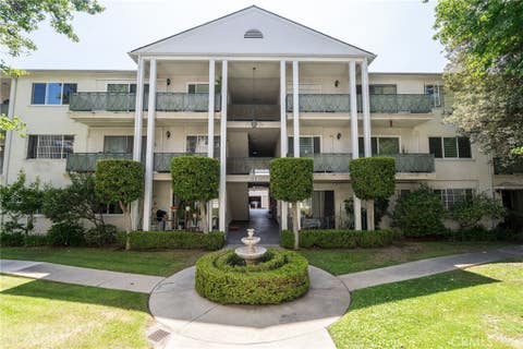Photo of 1231 N Columbus AVE #2d, Glendale, CA 91202 (MLS # CV26132815)