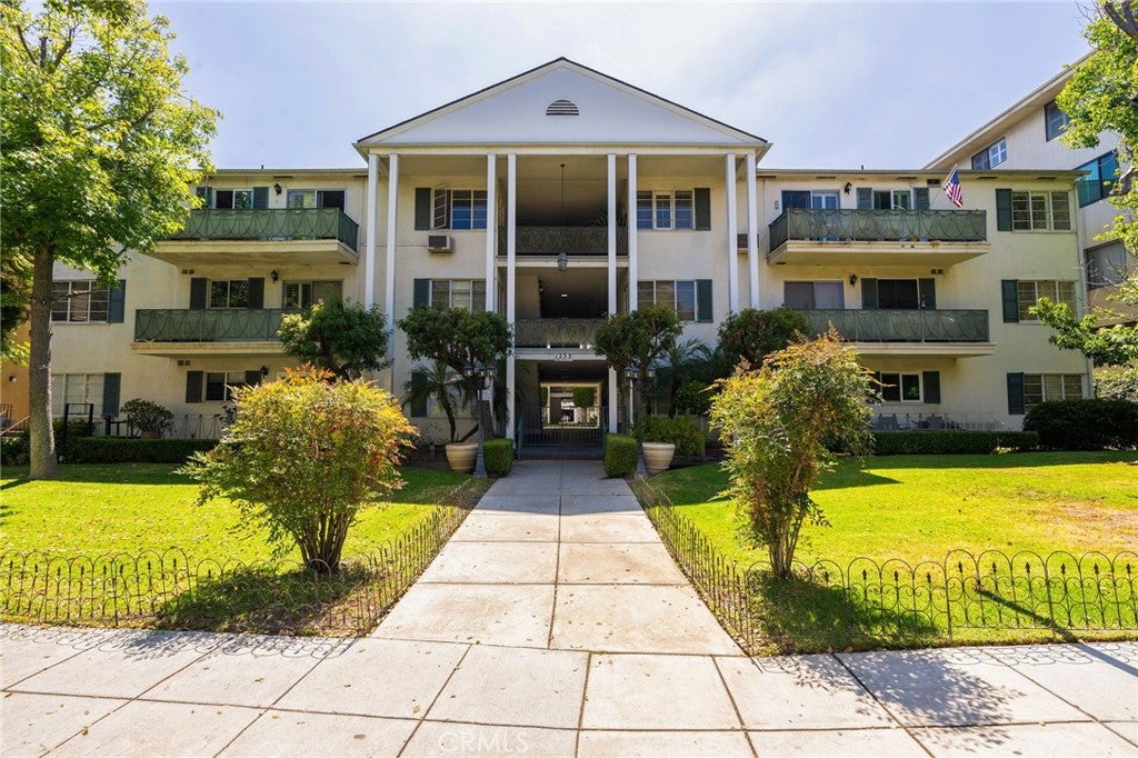 1231 N Columbus AVE 2d, Glendale CA 91202