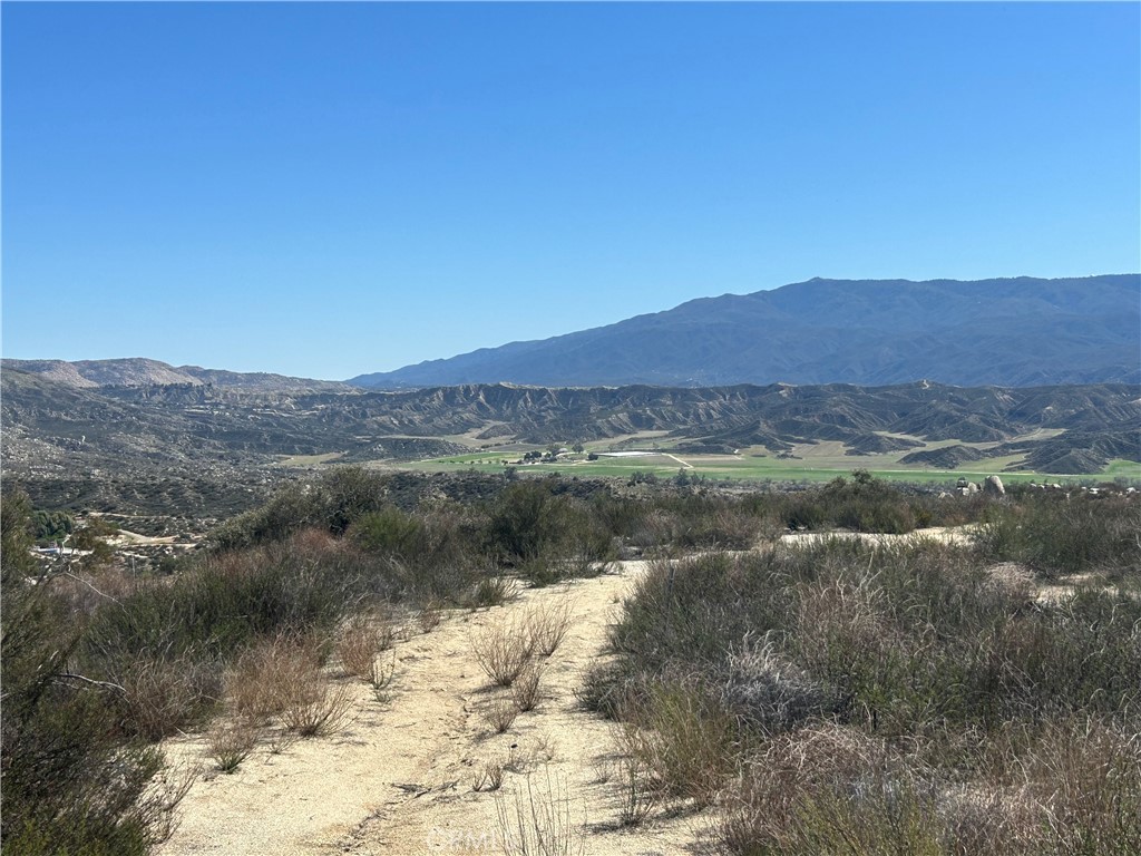 5 acres of AMAZING views and privacy east of Temecula. Property qualifies for land loan with VERY LOW-down payment. Quiet neighborhood and countless opportunities. Bring your dreams and find your Zen.