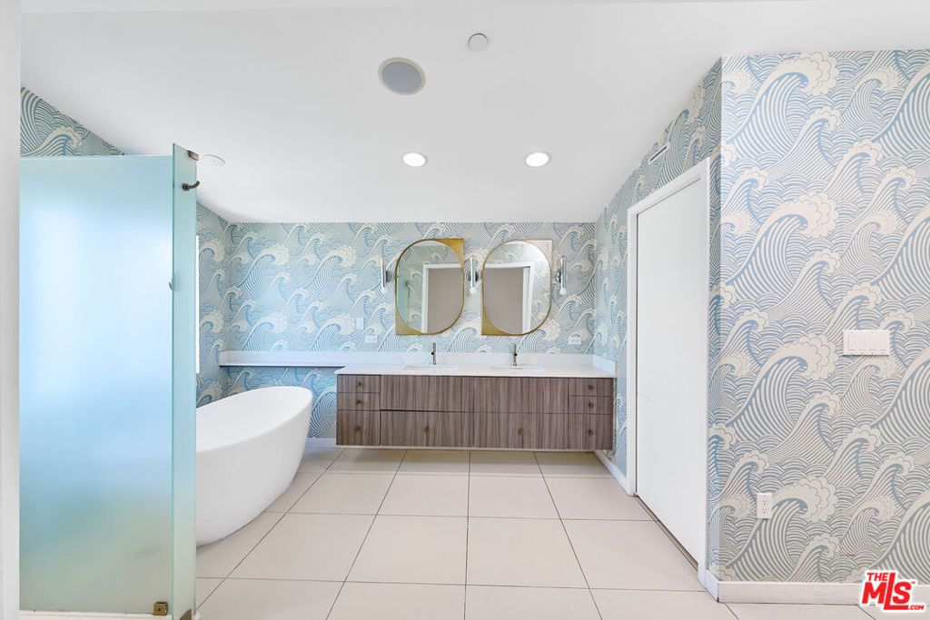 Photo of 744 Brooks Avenue, Venice, CA 90291 (MLS # 25578787)