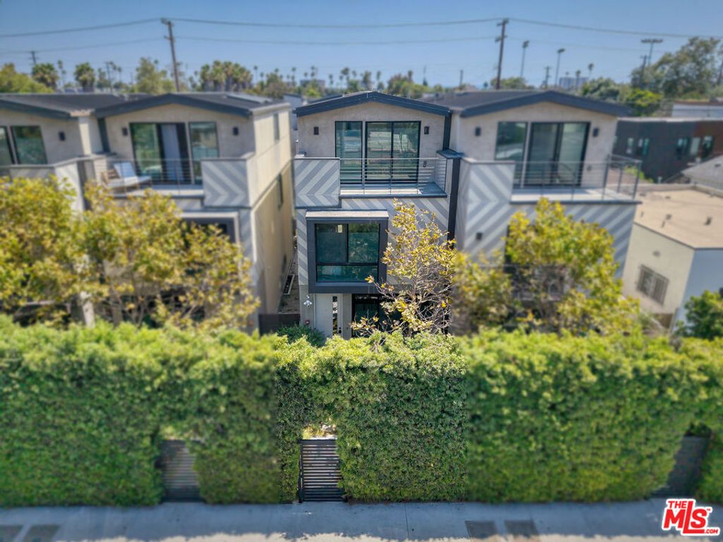 Photo of 744 Brooks Avenue, Venice, CA 90291 (MLS # 25578787)