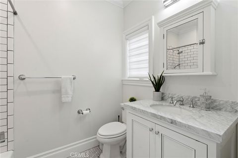 Tiny photo for 4469 Stern Ave Ave, Sherman Oaks, CA 91423 (MLS # SR26050032)