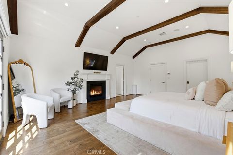 Tiny photo for 4469 Stern Ave Ave, Sherman Oaks, CA 91423 (MLS # SR26050032)