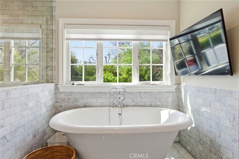 Tiny photo for 4469 Stern Ave Ave, Sherman Oaks, CA 91423 (MLS # SR26050032)