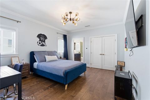 Tiny photo for 4469 Stern Ave Ave, Sherman Oaks, CA 91423 (MLS # SR26050032)