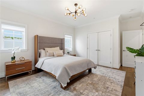 Tiny photo for 4469 Stern Ave Ave, Sherman Oaks, CA 91423 (MLS # SR26050032)