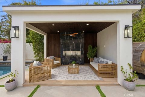 Tiny photo for 4469 Stern Ave Ave, Sherman Oaks, CA 91423 (MLS # SR26050032)