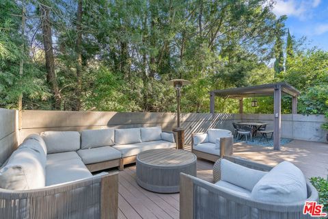 Tiny photo for 8581 Appian Way, Los Angeles, CA 90046 (MLS # 26659693)