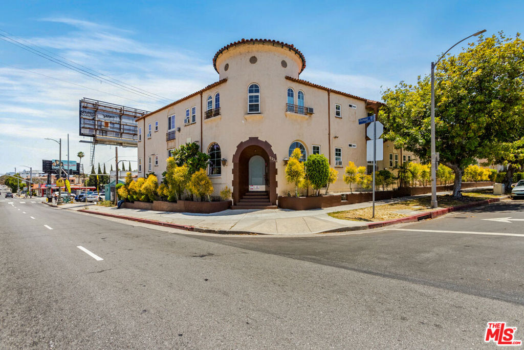 5320 W. Olympic Blvd. is a 21 unit multifamily property in the Mid-Wilshire neighborhood of Los Angeles that is on the market for the first time since 2007. The property consists of ten (10) studios and eleven (11) 1-bedroom units. Built in 1944, the property has been professionally maintained and managed for nearly 20 years. The 21 units are situated on a 10,816 SF lot at the corner of Olympic Blvd. and Meadowbrook Ave., minutes from La Brea Ave., Wilshire Blvd. and San Vicente Blvd. The property's central location and proximity to some of the city's best landmarks and restaurants ensures strong rental demand and upside for the foreseeable future. An attractive unit mix presents buyers with the opportunity to add to their portfolio in one of the best rental locations in all of Los Angeles. With three units being delivered vacant at the close of escrow, buyers will also be able to add value and realize market rent immediately.