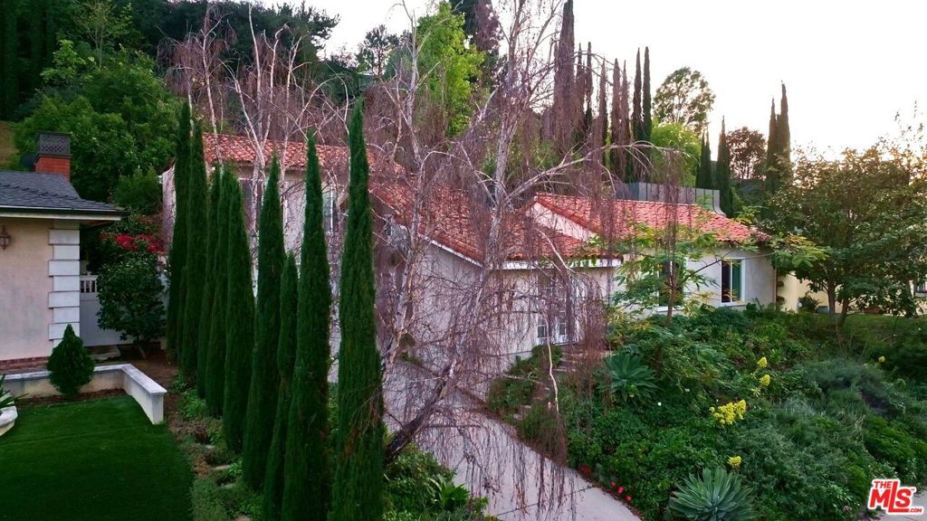 Photo of 11282 Dona Lola Drive, Studio City, CA 91604 (MLS # 26634857)